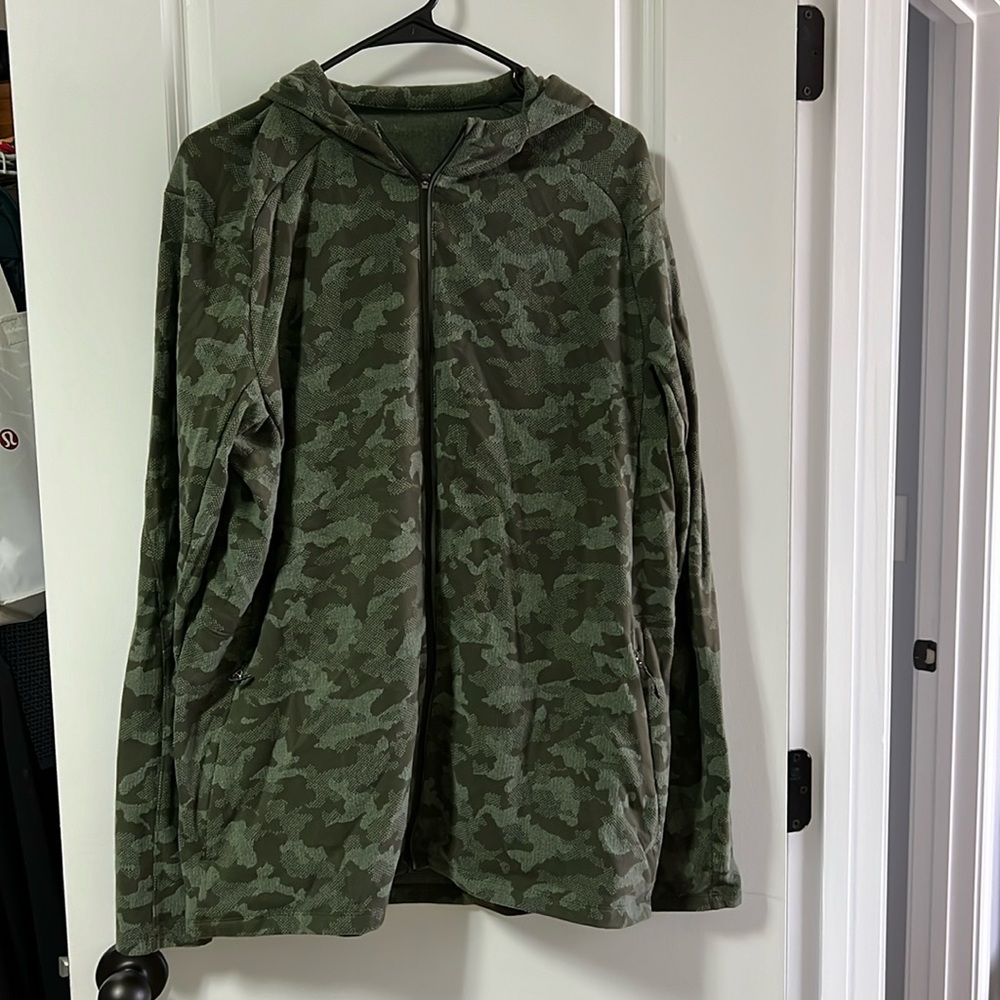 Men’s Lululemon zip up with hood (XL)
